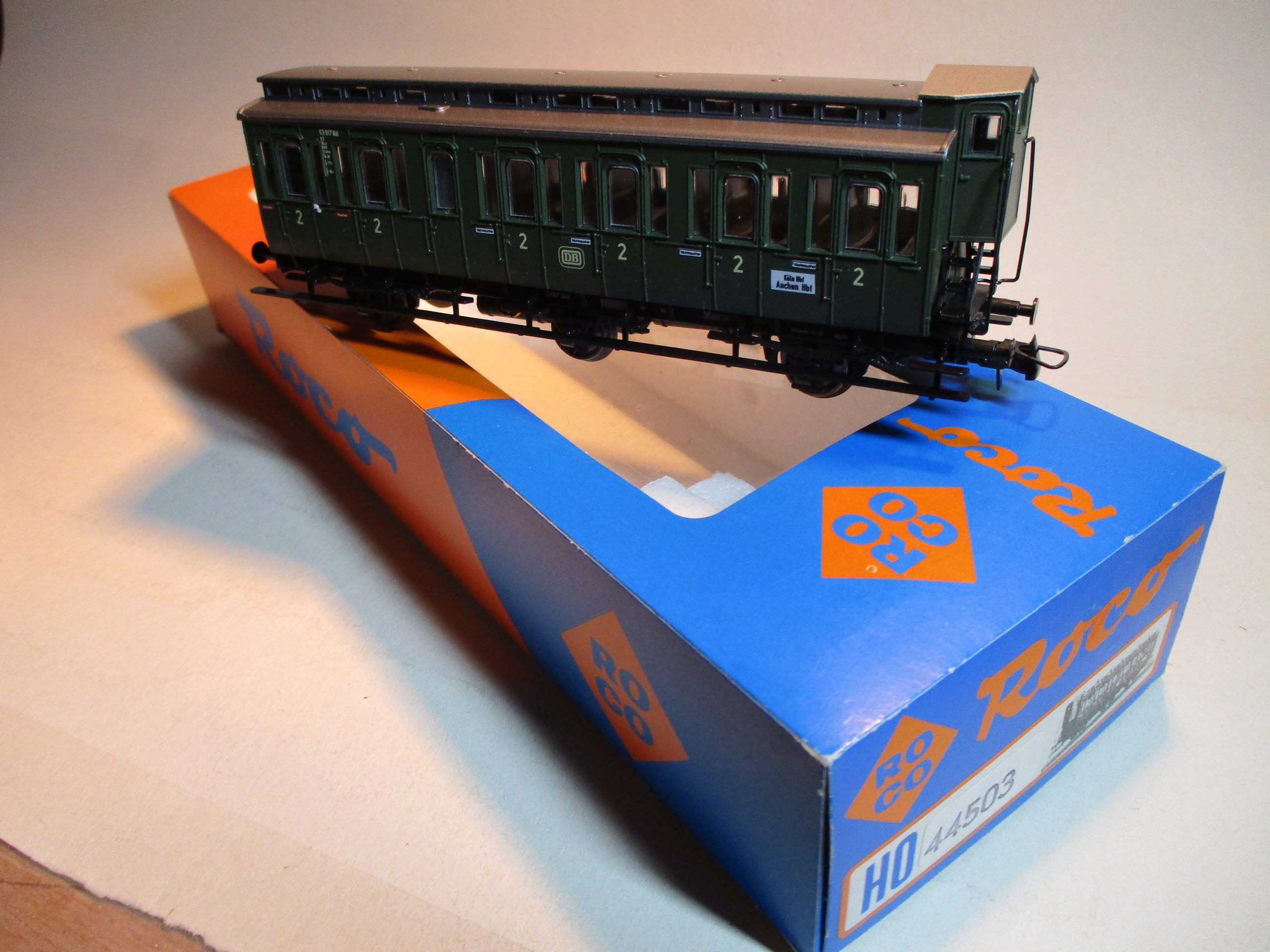 Roco 44503 Abteilwagen/3-achs./BrH 2. Kl. grün DB-3