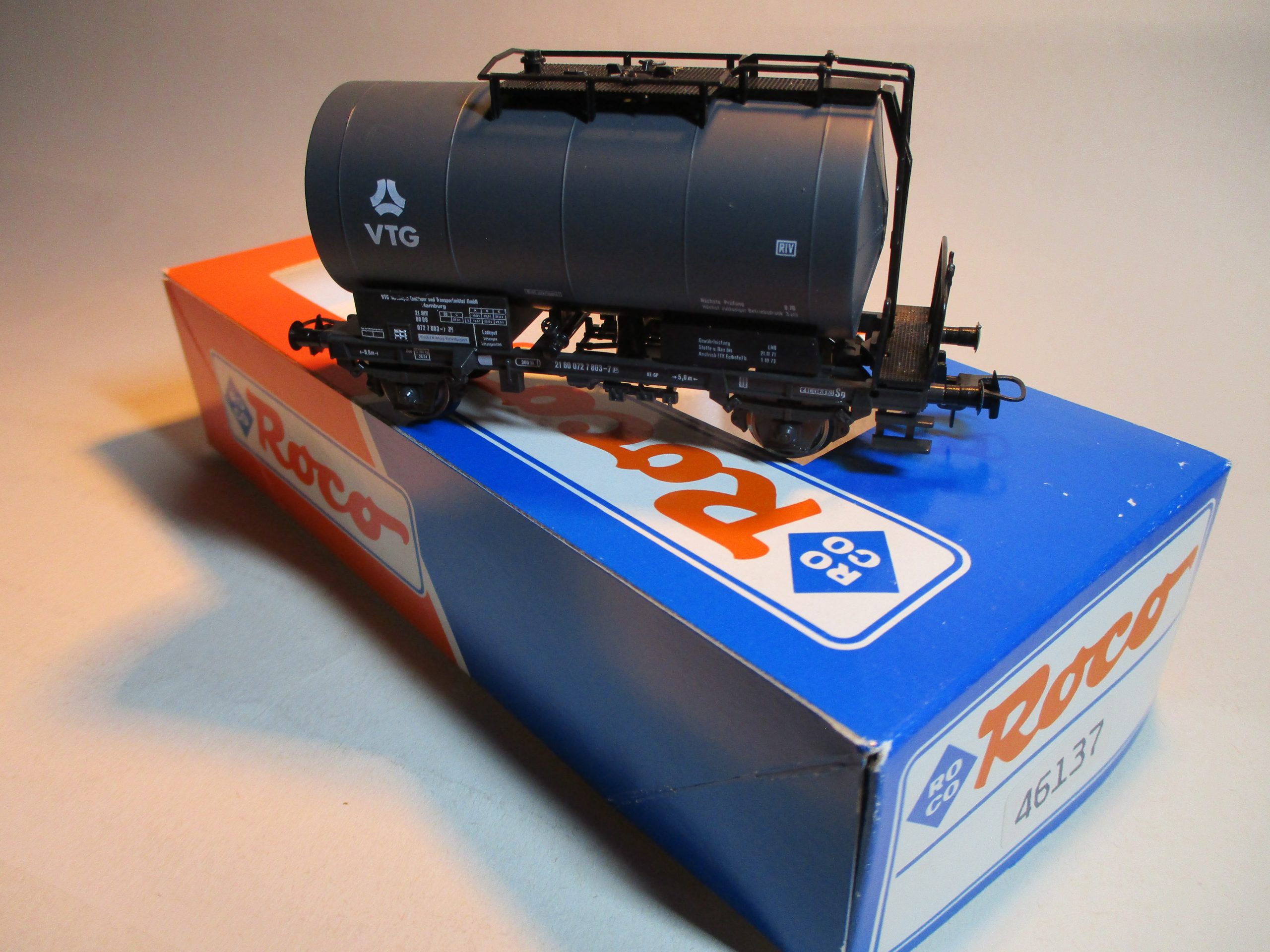 Roco 46137 Kesselwagen/2-achs. VTG/DB-4