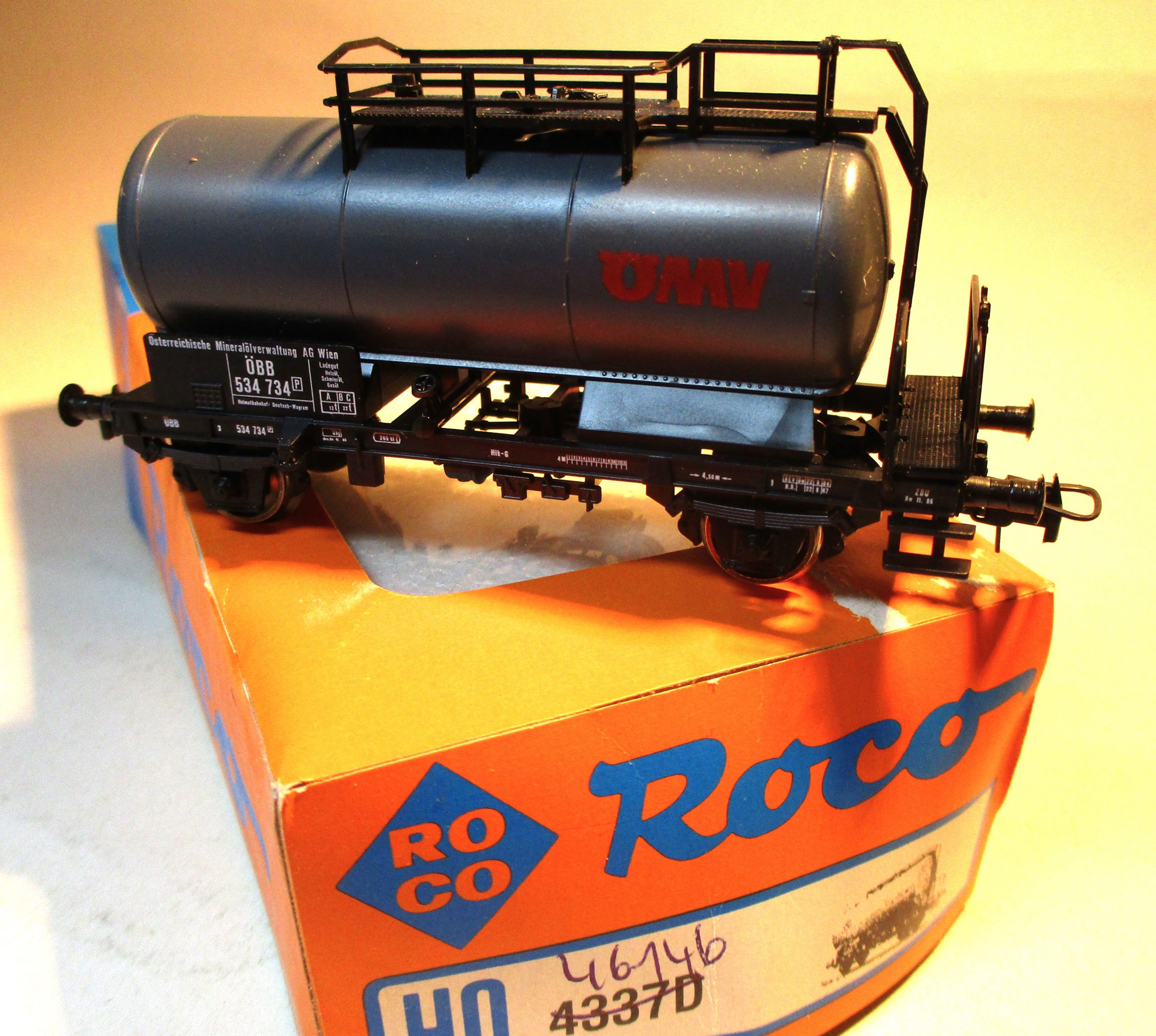 Roco 46146 Kesselwagen/2-achs. ÖMV ÖBB-3