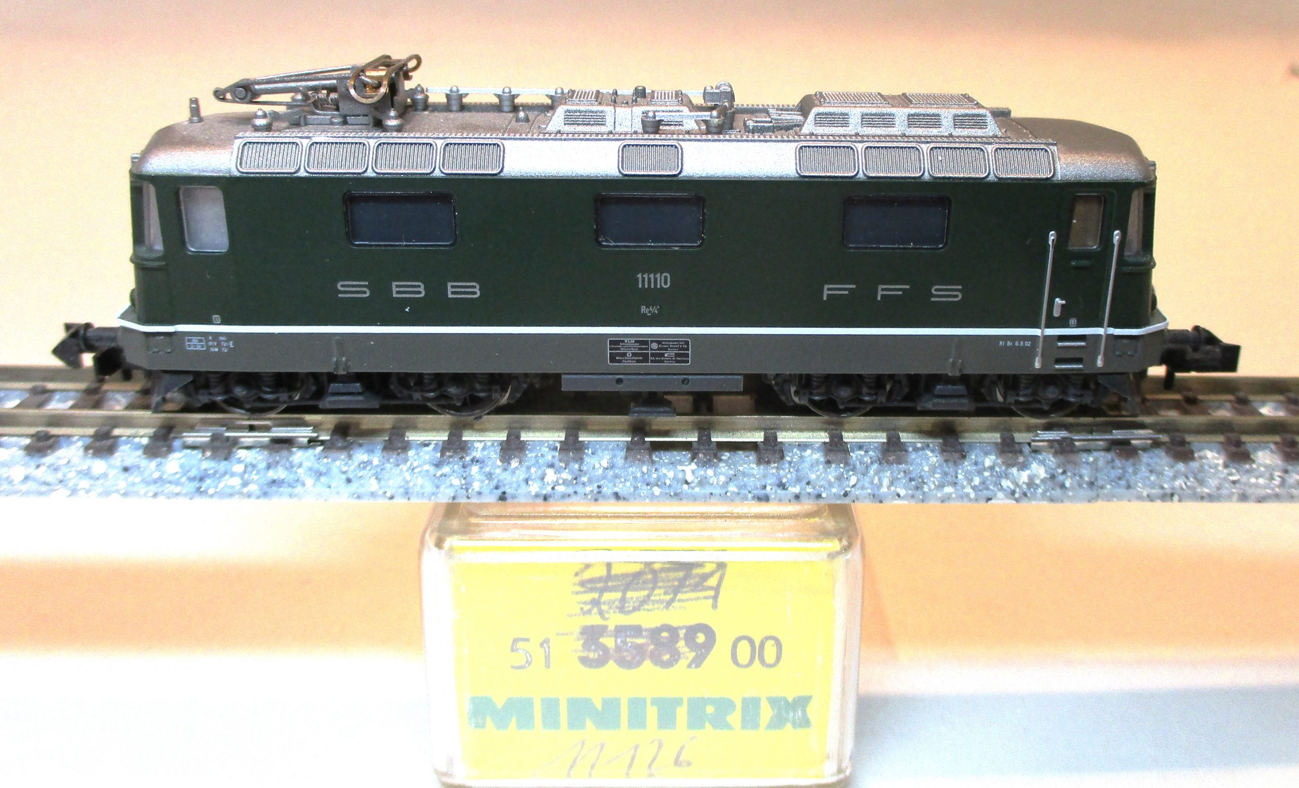 Minitrix 11126 Ellok BR Re4/4-II.11110 SBB-4 grün DCC