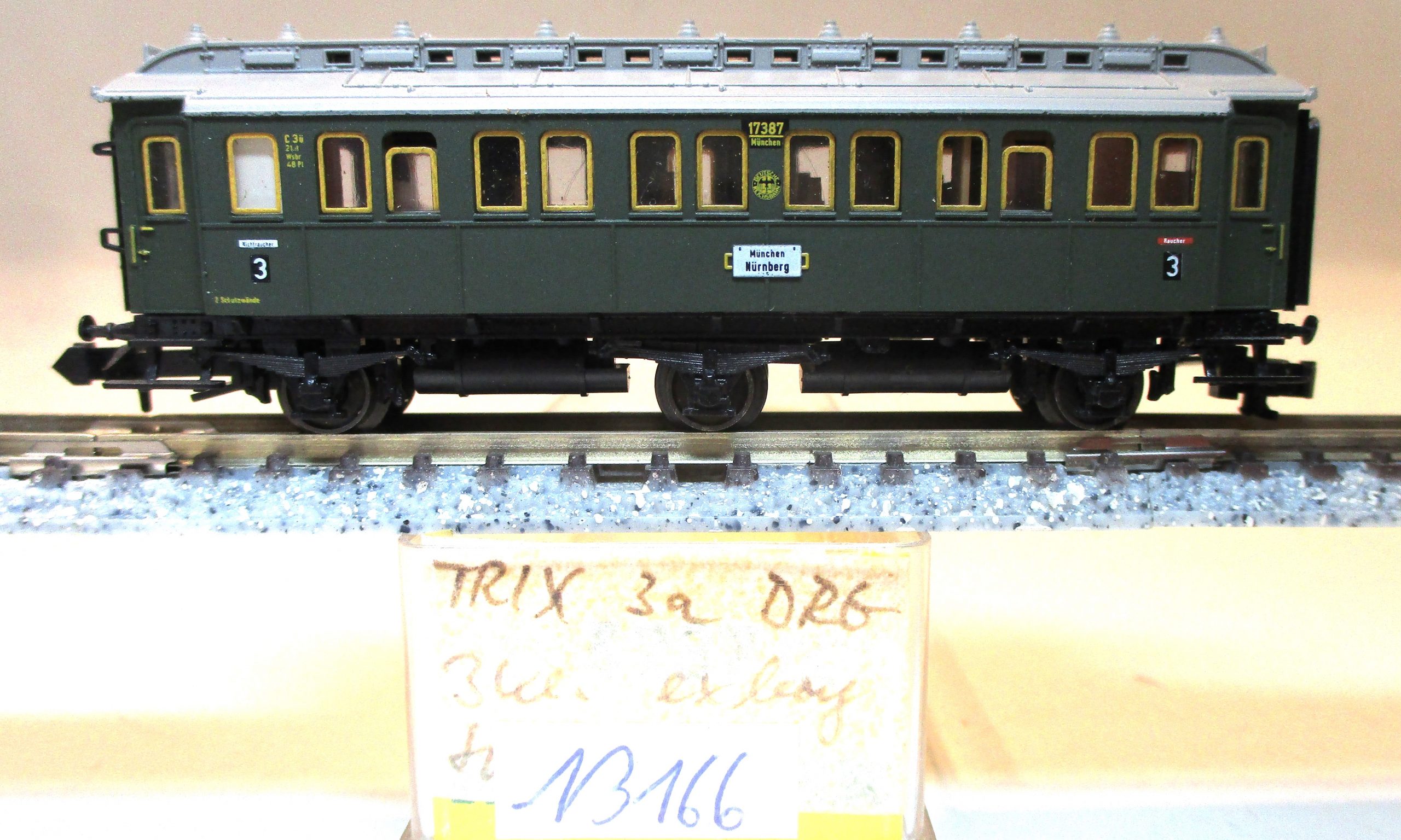 Minitrix 13166 Personenwagen/3-achs. C3ü 3.Klasse grün DRG