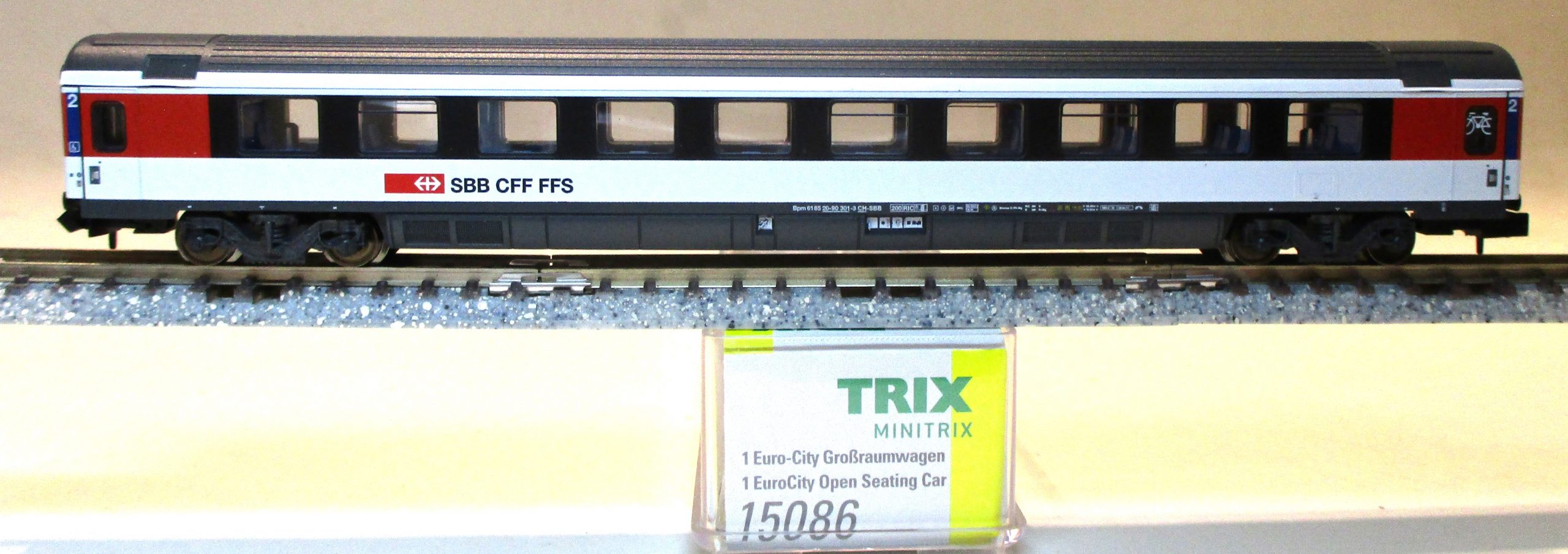 Minitrix 15086 EC-Großraumwagen/4-achs. Bpm 2.Klasse schwarz/grau SBB-5