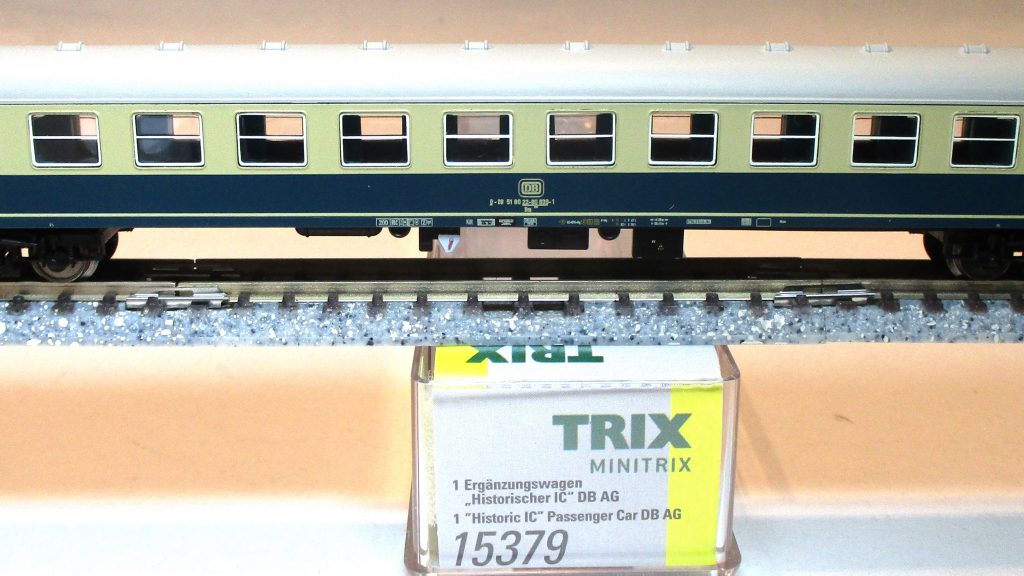 Minitrix  15379  Abteilwagen/4-achs. 2.Klasse 'Historischer IC 2410' beige/türkis DBAG-6