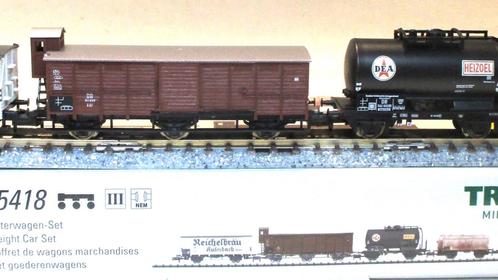 Minitrix  15418-02  Kesselwagen/2-achs./BrB 'DEA' schwarz DB-3