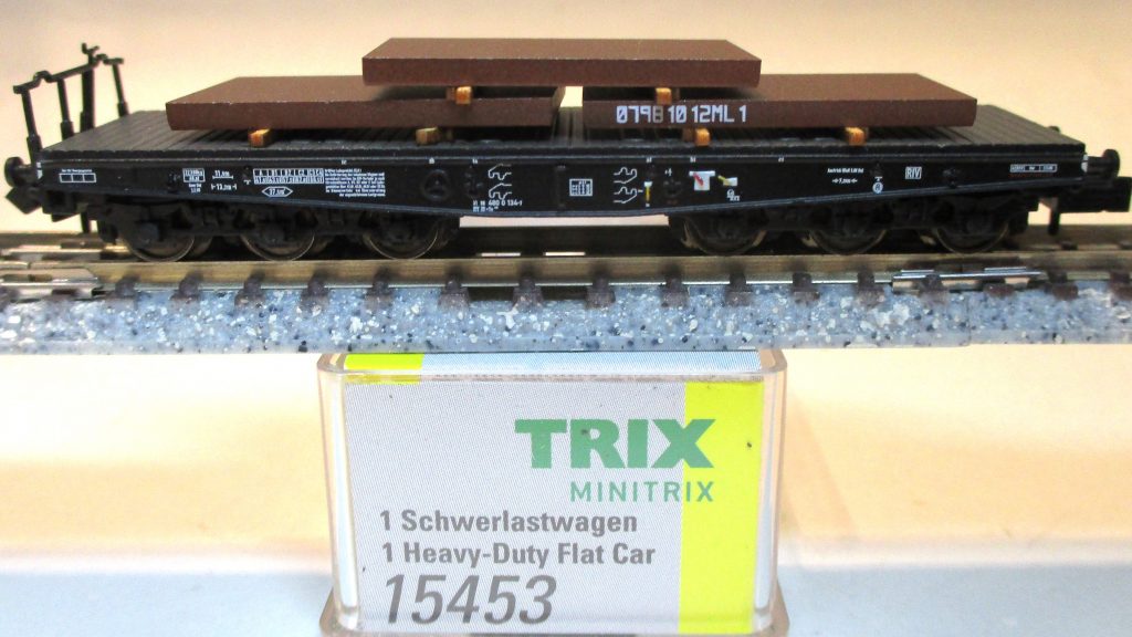 Minitrix  15453  Schwerlastwagen/6-achs. Sa705 schwarz DB-4 mit Stahlbrammen