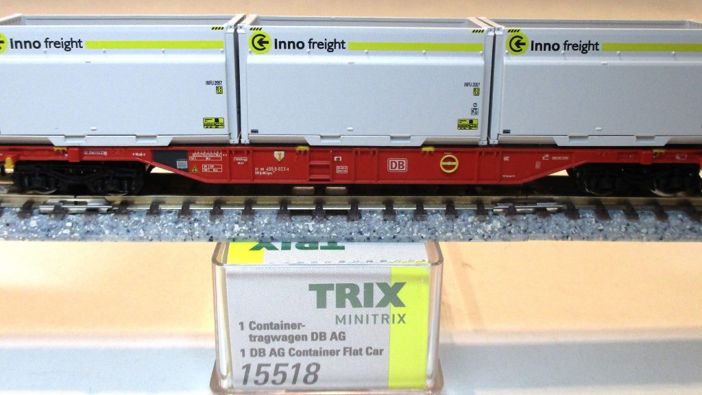 Minitrix  15518  Container-Tragwagen/4-achs. mit 3 WoodTainer XXL Containern 'Innofreight' rot DBAG-6