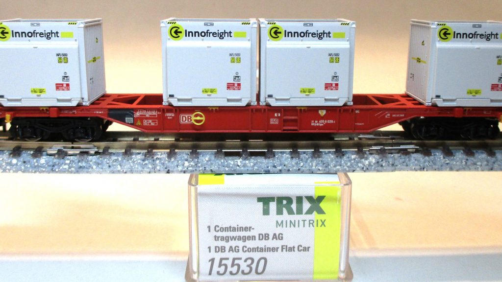 Minitrix  15530  Container-Tragwagen/4-achs. mit 4 WoodTainer XS Containern 'Innofreight' rot DBAG-6