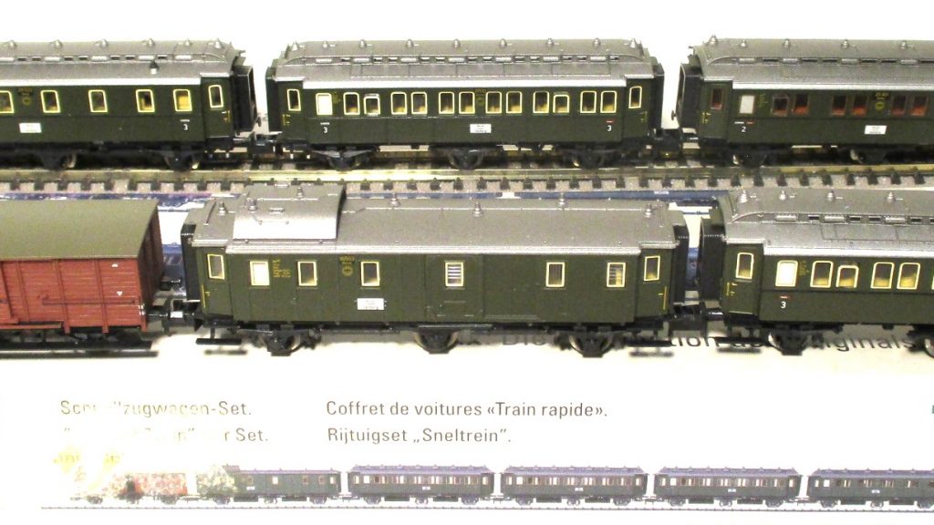 Minitrix  15681  Schnellzugwagen-Set/3-achs. DRG 6-tlg.