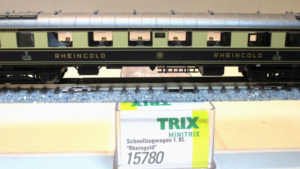 Minitrix  15780  Rheingold-Wagen/4-achs. 1.Klasse creme/lila DRG mit bel. Tischlämpchen