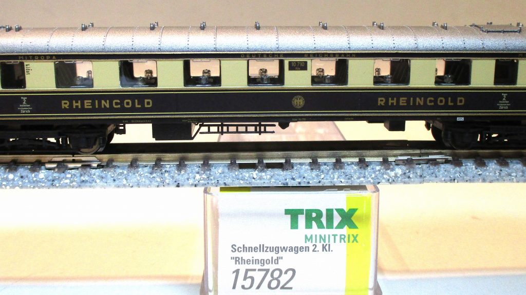 Minitrix  15782  Rheingold-Wagen/4-achs. 2.Klasse creme/lila DRG mit bel. Tischlämpchen