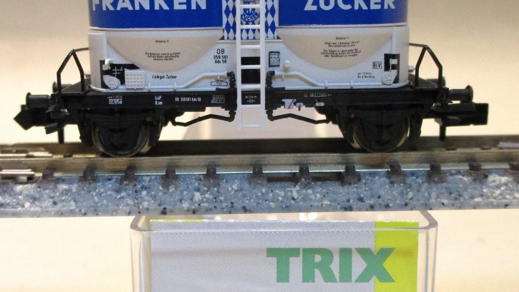 Minitrix  15955  Staubsilowagen/2-achs. Kds-56 'Club-JW-2015' 'Franken-Zucker' hellgrau/blau DB-4