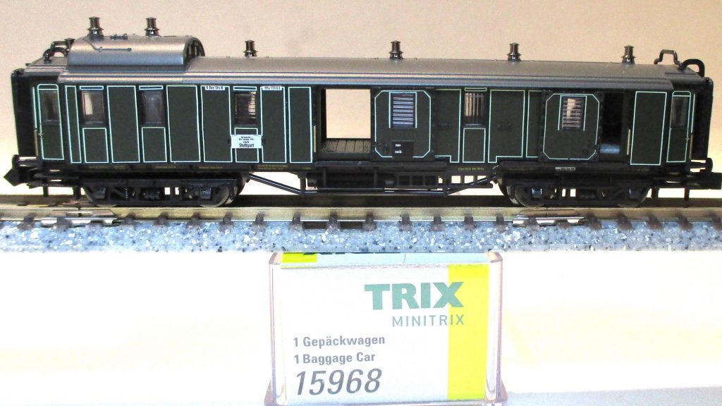 Minitrix  15968  Schnellzug-Gepäckwagen/4-achs. PP4ü grün K.Bay.St.B.
