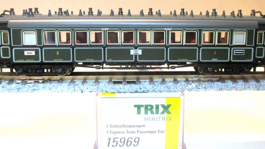 Minitrix  15969  Schnellzugwagen/4-achs. ABBü 1./2.Klasse grün K.Bay.St.B.