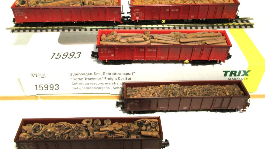 Minitrix  15993  EAOS-Wagenset/4-achs. DBAG mit Schrottladung 5-tlg.