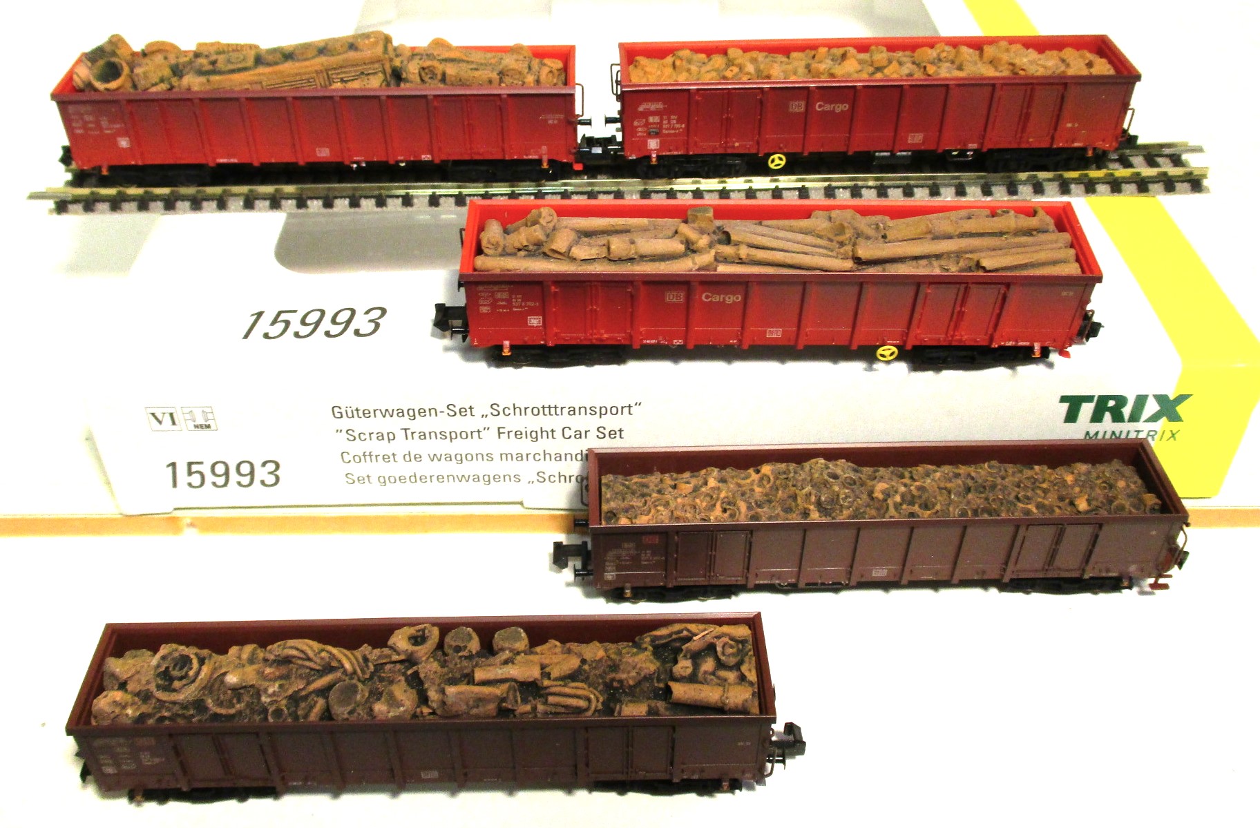 Minitrix 15993 EAOS-Wagenset/4-achs. DBAG mit Schrottladung 5-tlg.