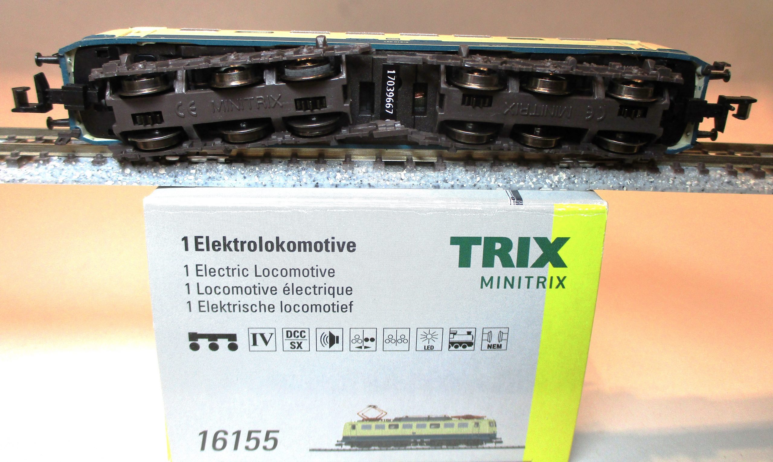 Minitrix 16155 Ellok BR150.012 DB-4 beige/türkis SOUND – Bild 2