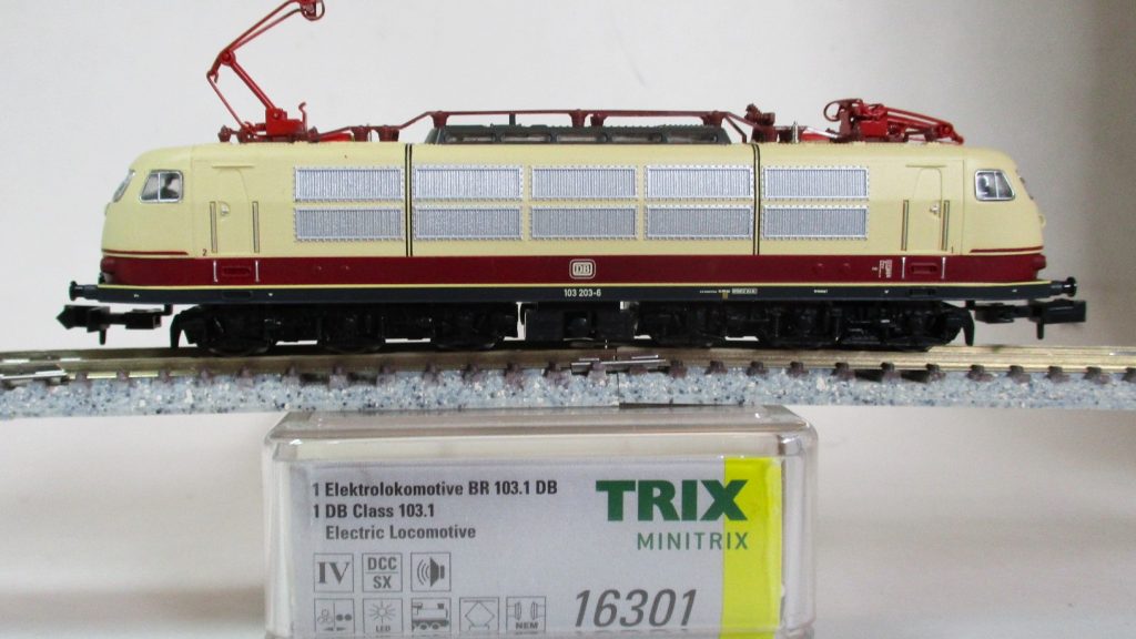 Minitrix 16301 Ellok BR103.203 DB-4 creme/rot SOUND