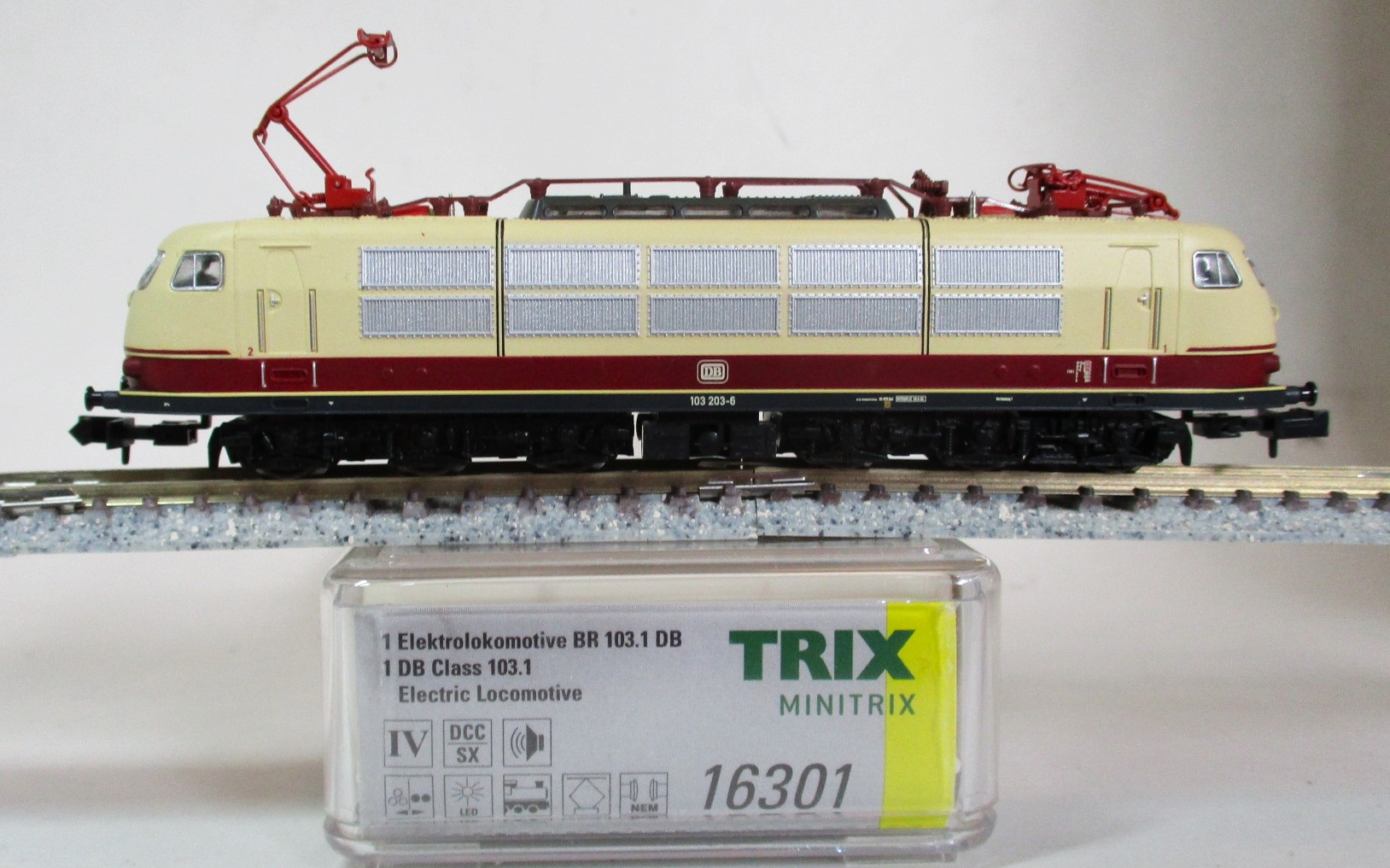 Minitrix 16301 Ellok BR103.203 DB-4 creme/rot SOUND