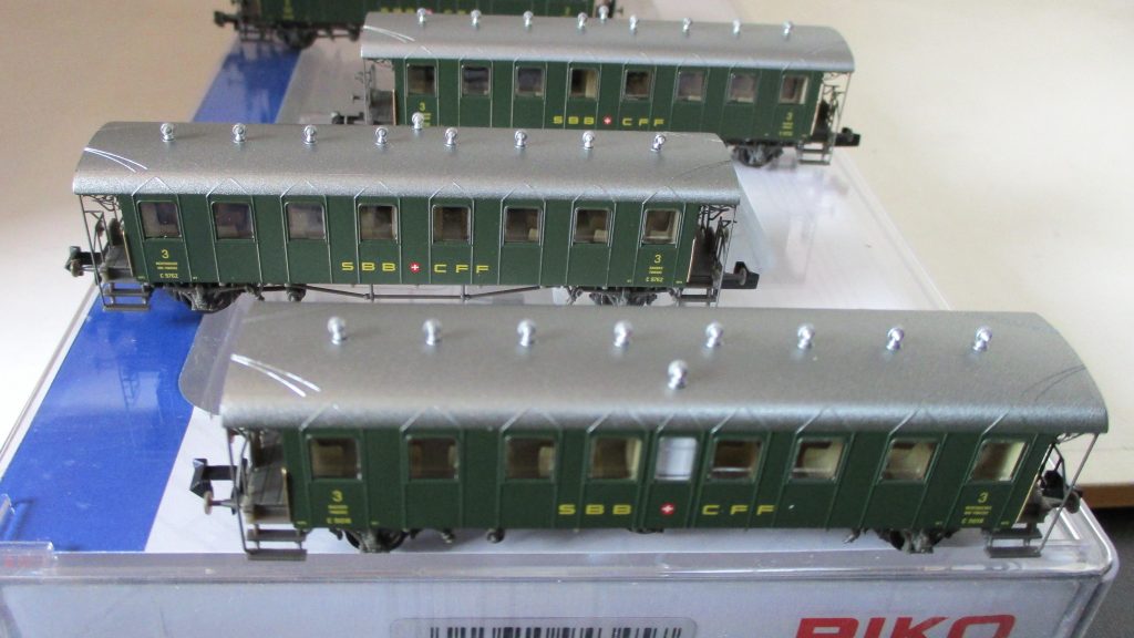 Piko 94345 Personenwagen-Set/3-achs. grün SBB-2 4-tlg.