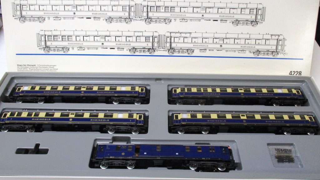 Märklin  4228  Wagen-Set Rheingold  violett/beige   5-tlg